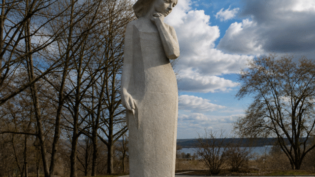 dnipro-war-students-monument
