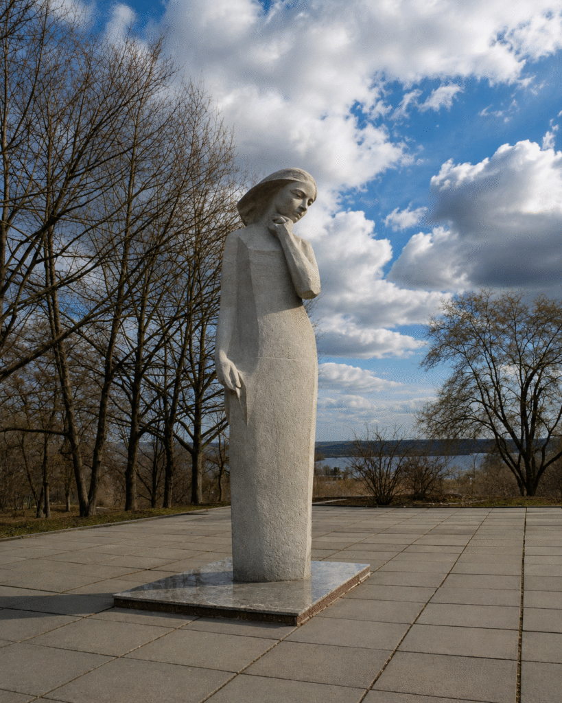 dnipro-war-students-monument