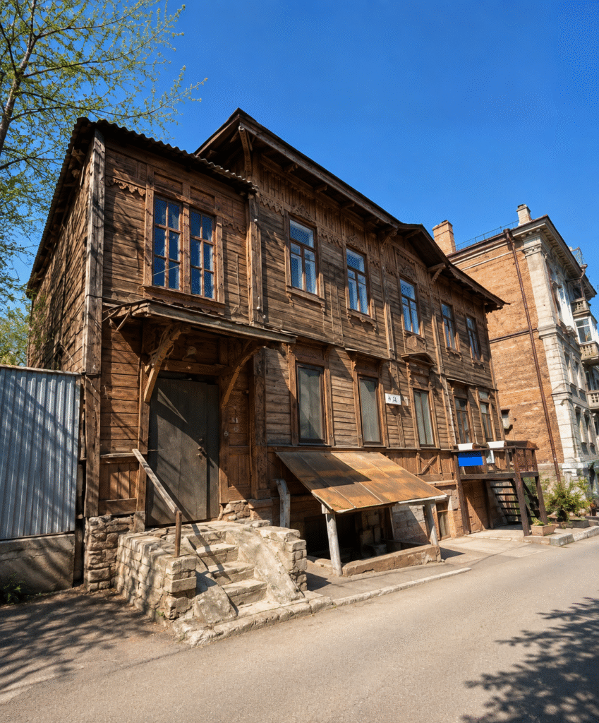 ostannii-derev-ianyi-budynok-dnipra-dnipro-01