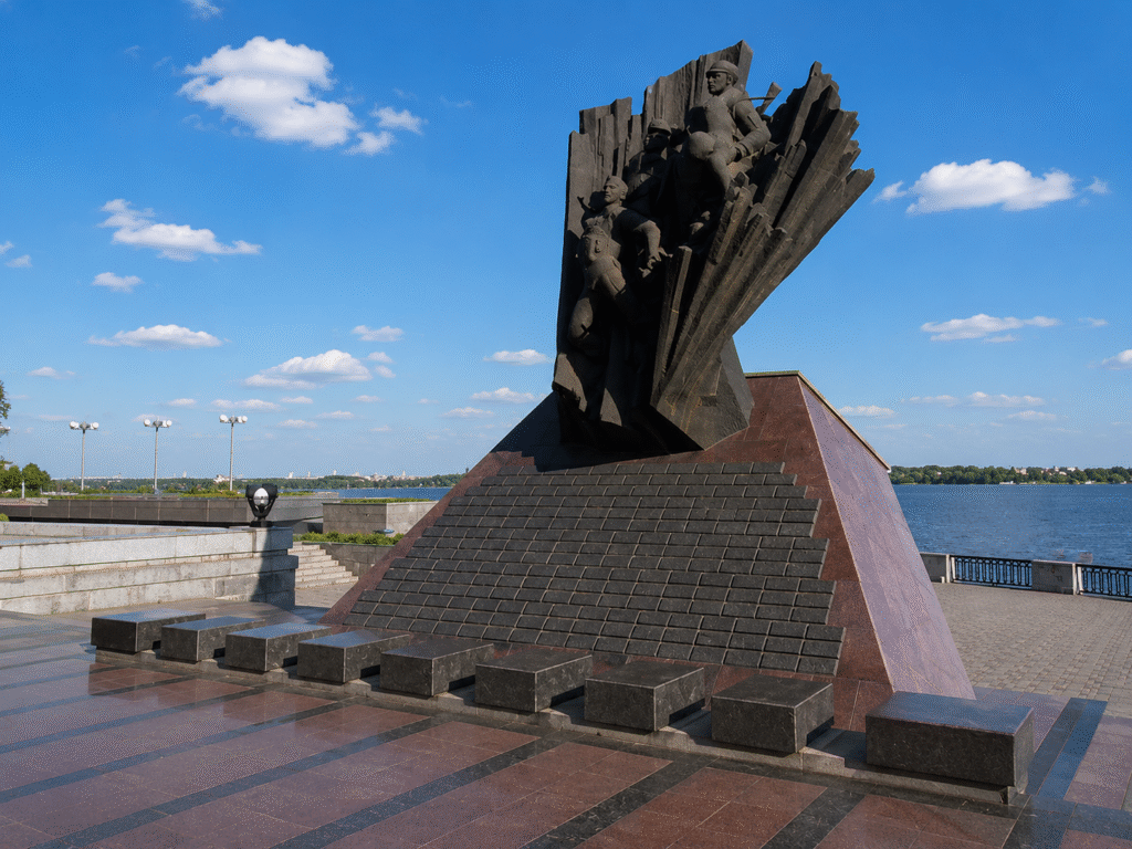pam-iatnyk-zahyblym-voinam-afhantsiam-dnipro-01