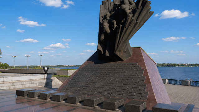 pam-iatnyk-zahyblym-voinam-afhantsiam-dnipro-01