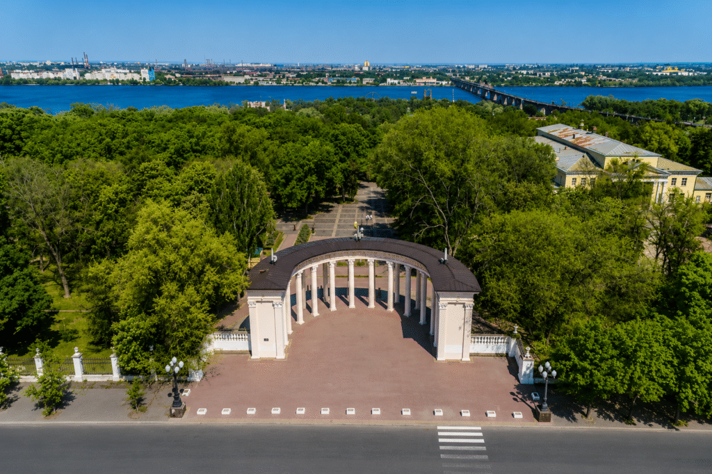 park-kultury-ta-vidpochynku-im-t-h-shevchenka-dnipro-02